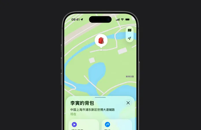 iPhone 17 Pro 正面外观，屏幕显示查找 app 的功能。